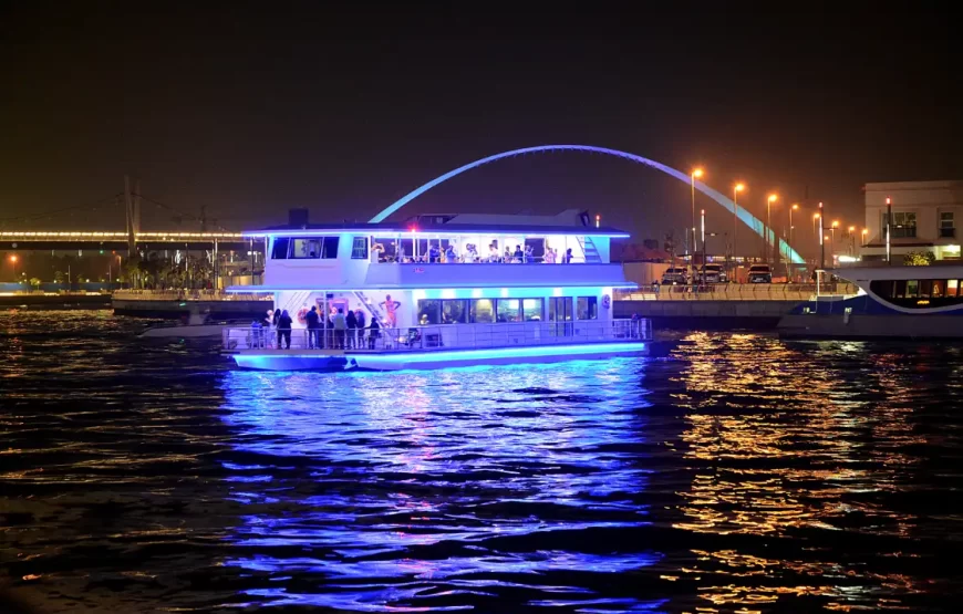 Great Views, Modern Dinner Boat in Marina Dubai