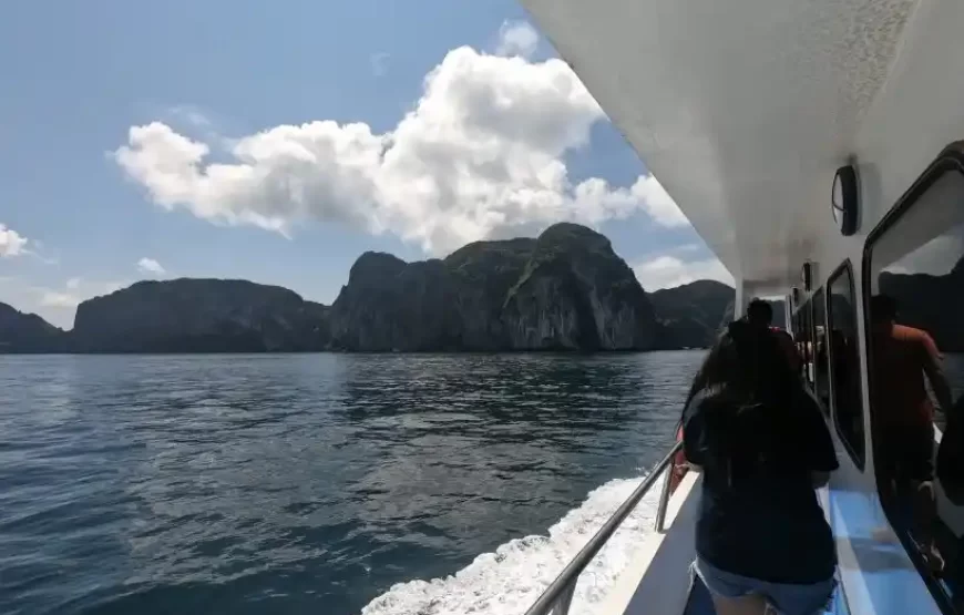 Phi Phi Islands Cruise Early Morning
