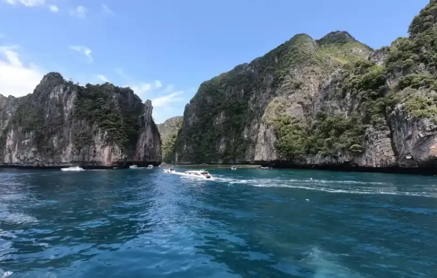 Phi Phi Islands Cruise Early Morning