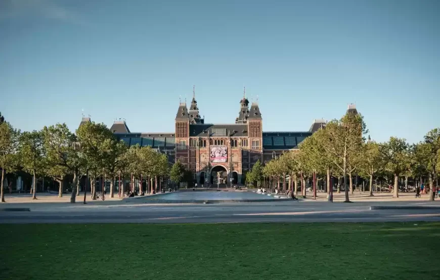 Rijksmuseum Museum Guided tour with Entrance Ticket