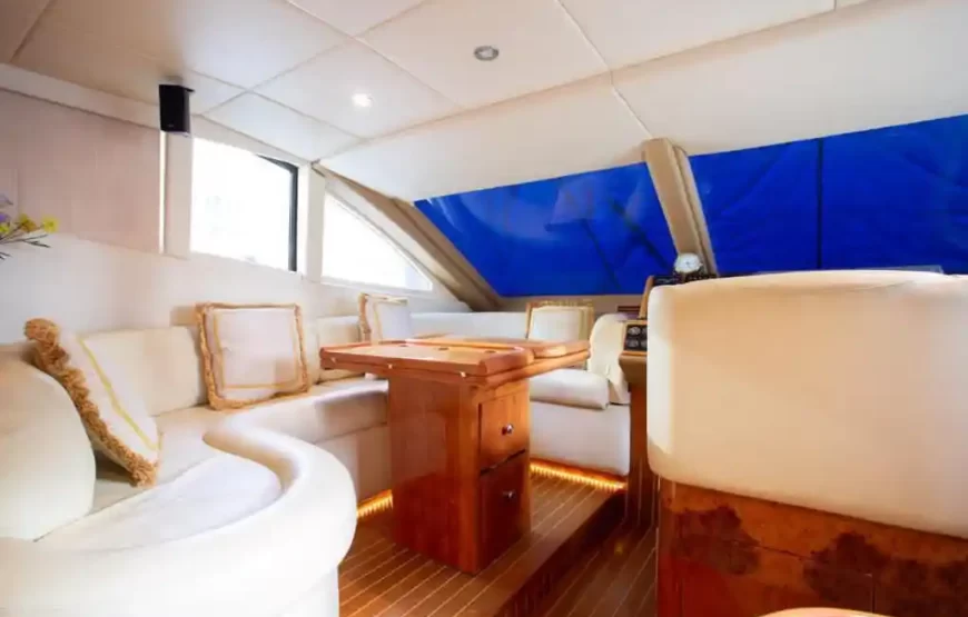 Luxury Yacht Tour in Dubai Marina For One Hour